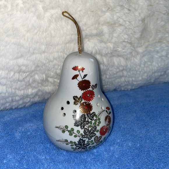 Vintage 1960’s Fred Roberts Company Pear Shape Potpourri holder. - Picture 1 of 5